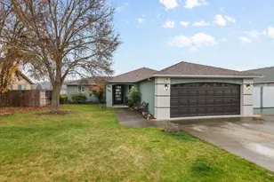 438 Westminster Dr, Eagle Point, OR 97524 - Photo 3