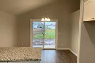 449 Spring Valley Dr, Medford, OR 97501 - Photo 9