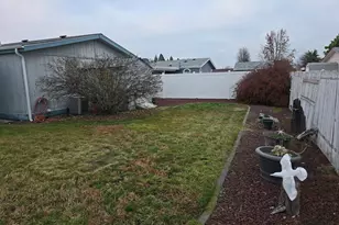 555 Freeman Rd, Central Point, OR 97502 - Photo 17