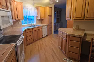 555 Freeman Rd, Central Point, OR 97502 - Photo 7