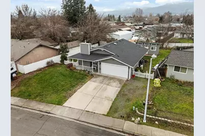 640 Malabar Street, Central Point, OR 97502 - Photo 3