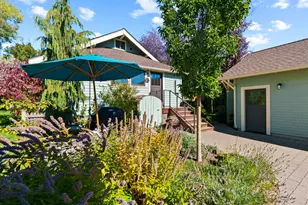 827 NW Delaware Ave, Bend, OR 97703 - Photo 43