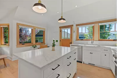 827 NW Delaware Avenue, Bend, OR 97703 - Photo 11