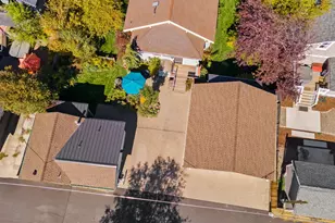 827 NW Delaware Ave, Bend, OR 97703 - Photo 53