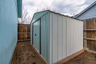 484 NE Spruce Ct, Redmond, OR 97756 - Photo 35