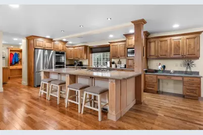 6015 Dark Hollow Road, Medford, OR 97501 - Photo 13