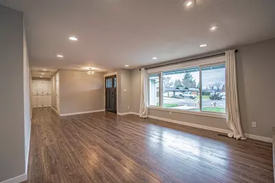 1916 Inverness Drive, Medford, OR 97504 - Photo 5