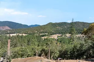 1050 Wards Creek Rd, Rogue River, OR 97537 - Photo 11