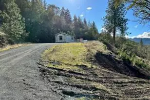 1050 Wards Creek Rd, Rogue River, OR 97537 - Photo 3