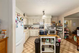251 Surrey Dr, Grants Pass, OR 97526 - Photo 5