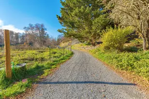 9395 Hwy 238, Jacksonville, OR 97530 - Photo 19