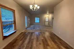 834 Isherwood Dr, Central Point, OR 97502 - Photo 5