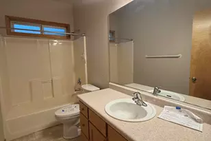 834 Isherwood Dr, Central Point, OR 97502 - Photo 9