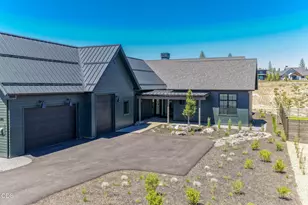 3118 NW Crossing Dr, Bend, OR 97703 - Photo 3