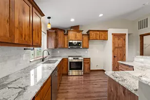 597 Bigham Brown Rd, Eagle Point, OR 97524 - Photo 9
