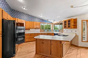 4231 Tamarack Dr, Medford, OR 97504 - Photo 5