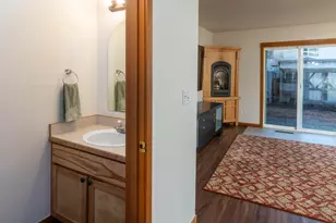 139 SE Roosevelt Ave, Bend, OR 97702 - Photo 11