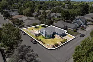 2754 Juanita Ave, Medford, OR 97504 - Photo 3