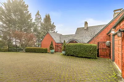 443 Conestoga Circle, Jacksonville, OR 97530 - Photo 3