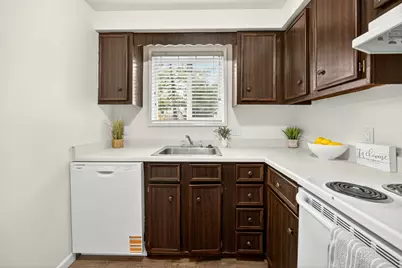 821 E 10th Street, Medford, OR 97504 - Photo 11