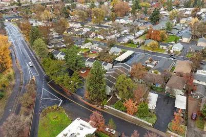 821 E 10th Street, Medford, OR 97504 - Photo 33