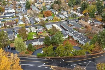 821 E 10th Street, Medford, OR 97504 - Photo 3