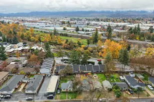 821 E 10th St, Medford, OR 97504 - Photo 35