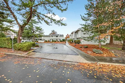 821 E 10th Street, Medford, OR 97504 - Photo 37