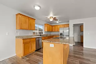 1642 Hollyhock Dr, Medford, OR 97504 - Photo 7