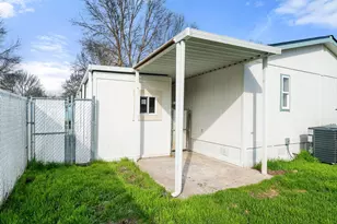 633 E Archwood Dr, Eagle Point, OR 97524 - Photo 5