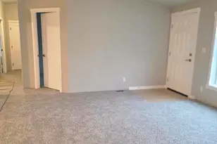 633 E Archwood Dr, Eagle Point, OR 97524 - Photo 9