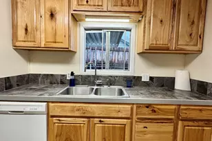 843 Fruitdale Dr, Grants Pass, OR 97527 - Photo 5