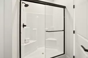 348 Cascade Dr, Central Point, OR 97502 - Photo 25