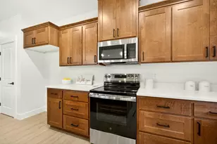 348 Cascade Dr, Central Point, OR 97502 - Photo 13