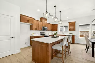 348 Cascade Dr, Central Point, OR 97502 - Photo 9