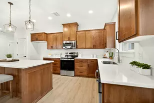 348 Cascade Dr, Central Point, OR 97502 - Photo 11