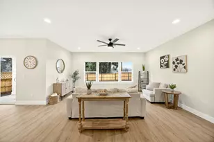 348 Cascade Dr, Central Point, OR 97502 - Photo 5