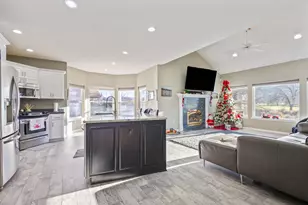 221 SW Meadow Lakes Dr, Prineville, OR 97754 - Photo 5