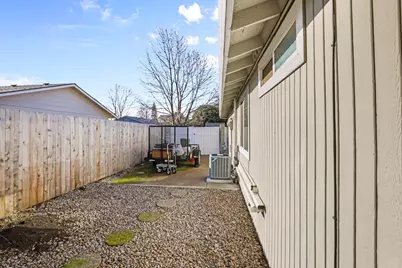 1378 Glengrove Avenue, Central Point, OR 97502 - Photo 25