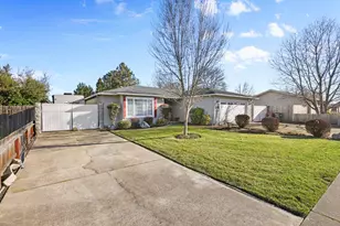 1378 Glengrove Ave, Central Point, OR 97502 - Photo 3