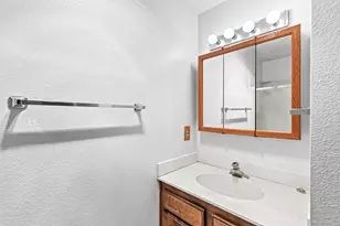 1846 Hart Ave, Medford, OR 97501 - Photo 13