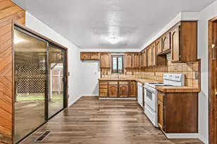 1846 Hart Ave, Medford, OR 97501 - Photo 7