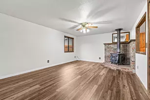 1846 Hart Ave, Medford, OR 97501 - Photo 3