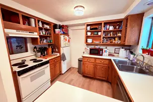 465 S 3rd St, Jacksonville, OR 97530 - Photo 9