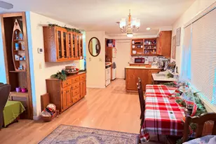 465 S 3rd St, Jacksonville, OR 97530 - Photo 5