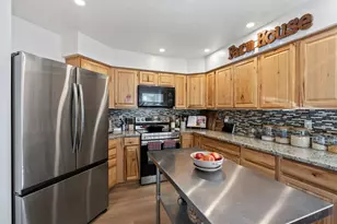 63210 Deschutes Market Rd, Bend, OR 97701 - Photo 11