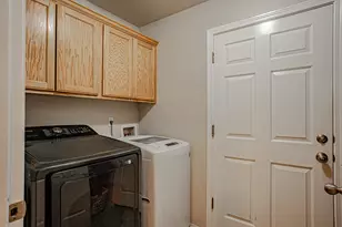 1672 SW Waterstone Dr, Grants Pass, OR 97527 - Photo 7