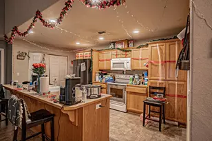 1672 SW Waterstone Dr, Grants Pass, OR 97527 - Photo 5