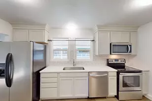 744 NW 2nd St, Grants Pass, OR 97526 - Photo 3