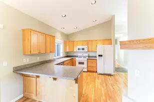 1751 NW Jackpine Ave, Redmond, OR 97756 - Photo 9